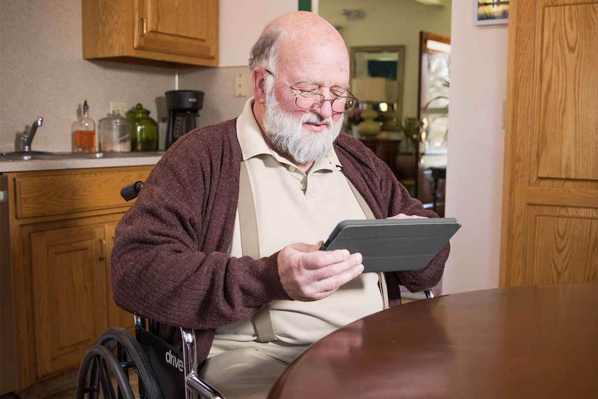 senior on ipad